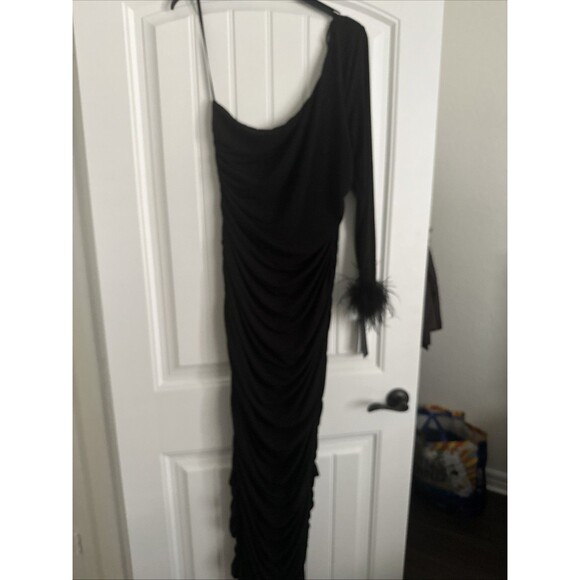 City Studios Women's Plus Size One-Shoulder Feather-Cuff Gown Dress Black 18W - Picture 5 of 12